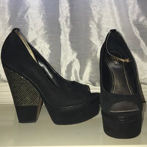 Black and gold open toe platform heels